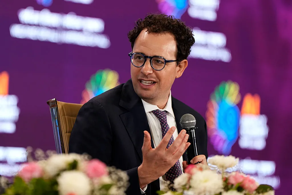 🚀 Reinforcing the Moat: Why Anthropic is Rejecting VC Offerings Valued at $800 Billion