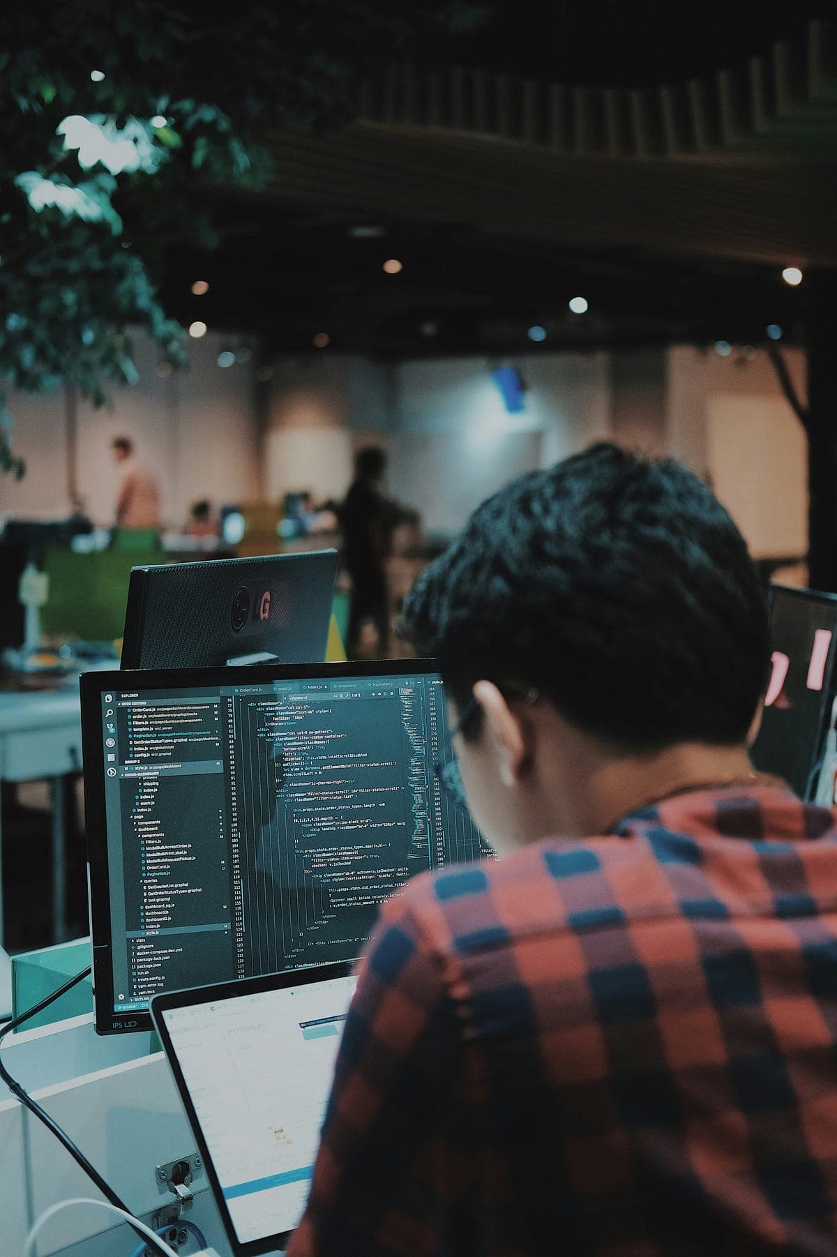 How the AI-Driven Development Lifecycle Is Rewriting Software Engineering: From Vibe Coding to Structural Chaos